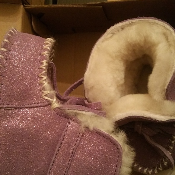 LAMO Shimmer Sherpa-Lined Bootie. - Picture 6 of 8